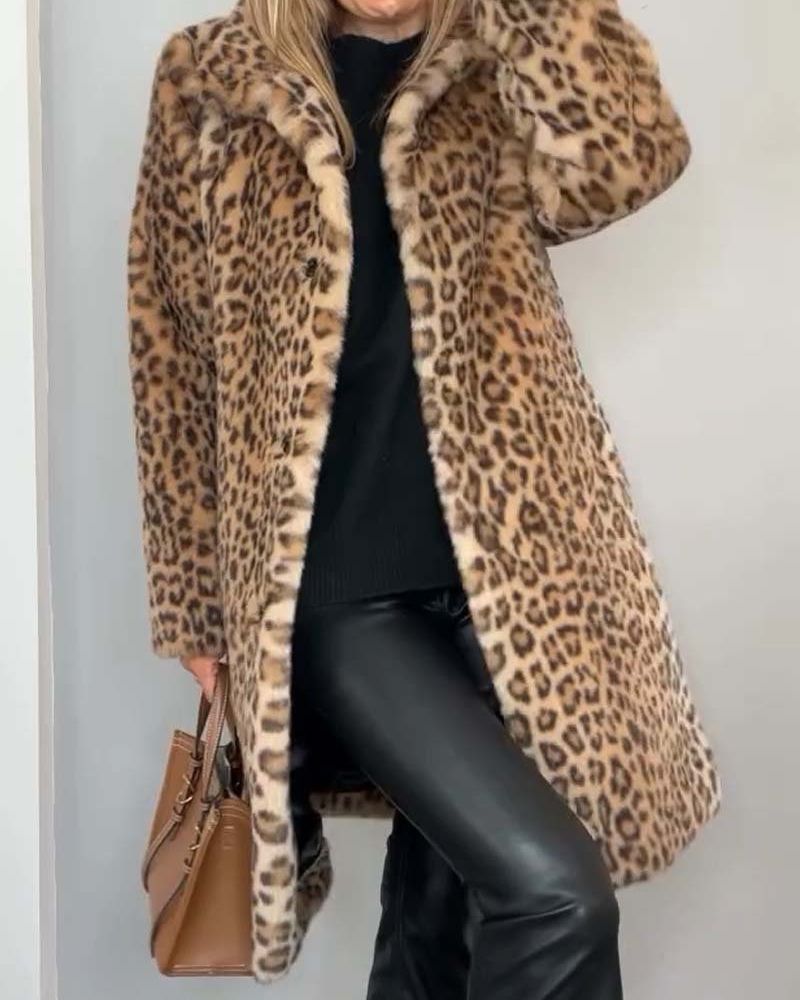 Svea – Mjuk kappa med leopardmönster